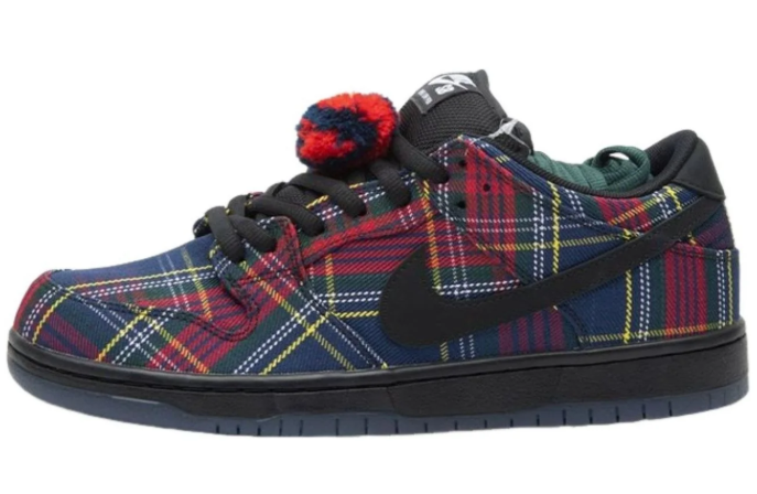 Nike SB x Nardwuar Dunk Low “Tartan”