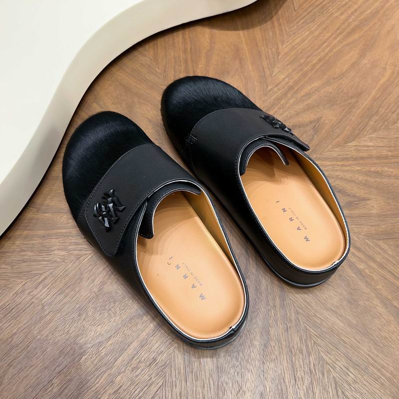 Black Emblem-Panel Textured-Toe Mules