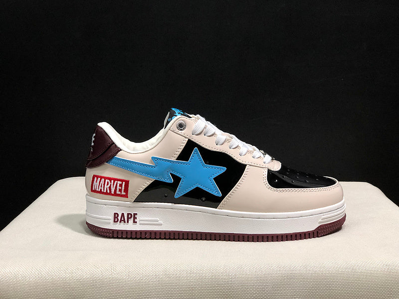 Cream & Black Blue-Star Low-Top Sneakers