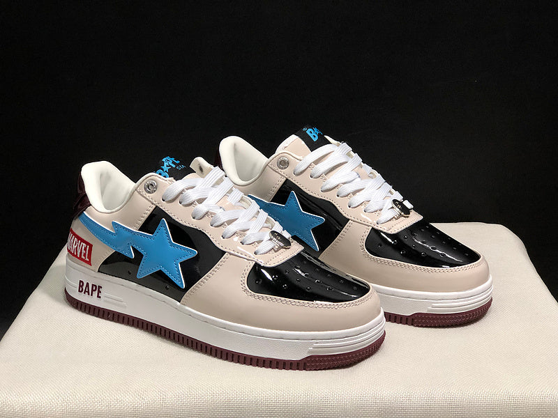 Cream & Black Blue-Star Low-Top Sneakers
